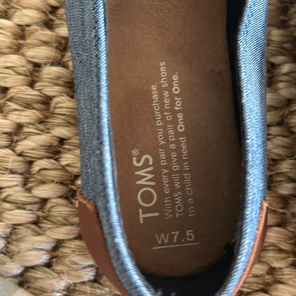 Tom’s Alpargata Open Toe Chambray Shoe Size 7.5 New! Never worn. - Picture 2 of 4